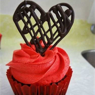 valentines cupcake with heart