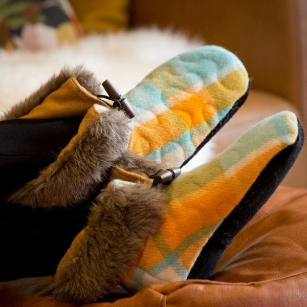 orange and fur anklet slippers