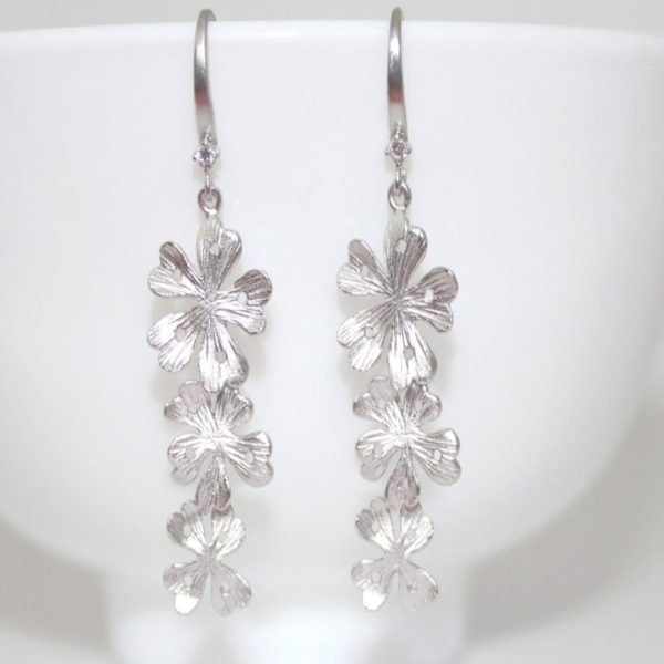 Floral Daisy Drop earrings
